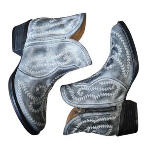 NEW Women's Sterling River grey embroidered western booties, leather, 9.5